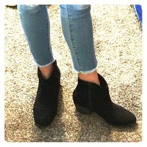 Black ankle boots with heel